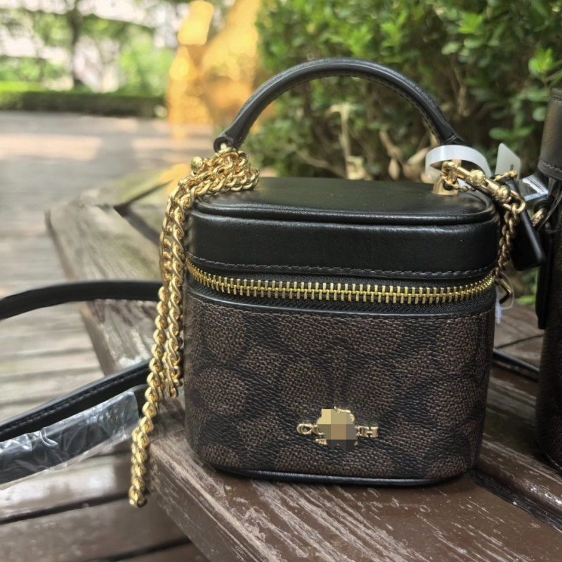 Make-up torba u obliku kutije, PVC, gradski minimalistički stil, zatvarač, unutarnji džepovi za telefon i dokumente, s jednom naramenicom
