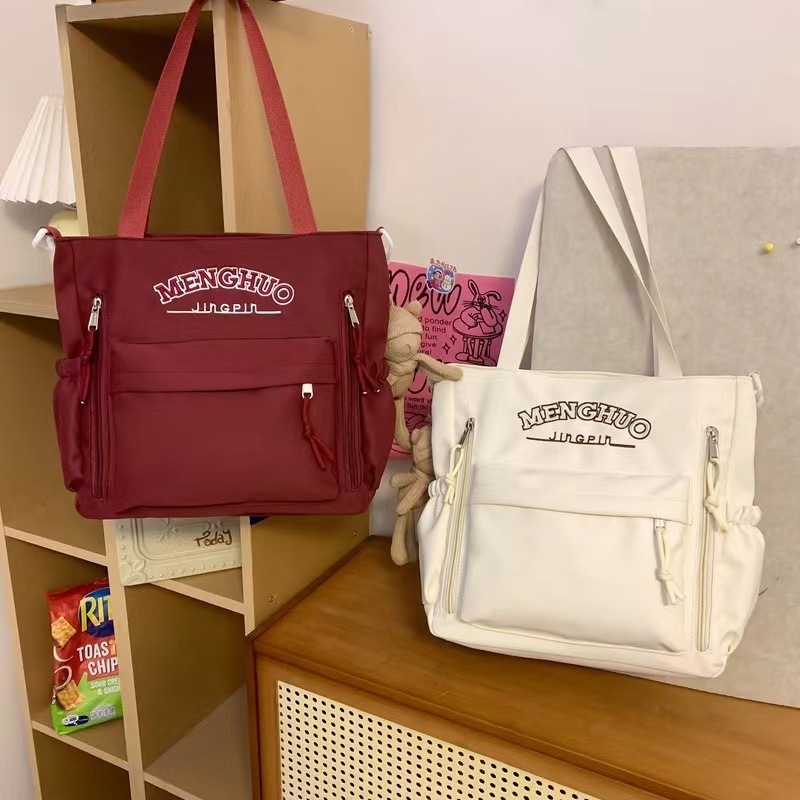 Ženska crossbody torba 2024, velika kapacitet, najlon, srednja veličina, zatvarač, unutarnji džepovi za telefon, osobnu iskaznicu i prijenosno računalo, horizontalni kvadratni oblik, tri naramenice, urbano minimalističko