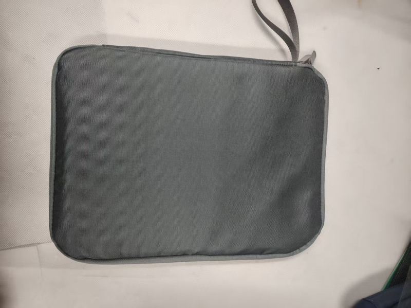 Torba za iPad/tablet, vanjska Oxford tkanina, poliesterna podstava, model 1220t4, izdanje zima 2024., urban minimalist stil.