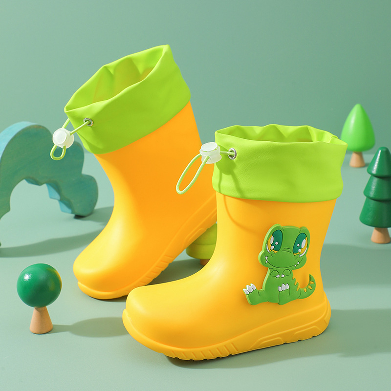 Gyerekeknek való esőcsizma, rajzfilm mintás, PVC felsőrész, alacsony sarok 1–3 cm, középmagas szár, minden évszakra