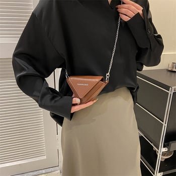 Női háromszög alakú crossbody táska PU bőrből, mágneszár, texturált felület, nyár 2023