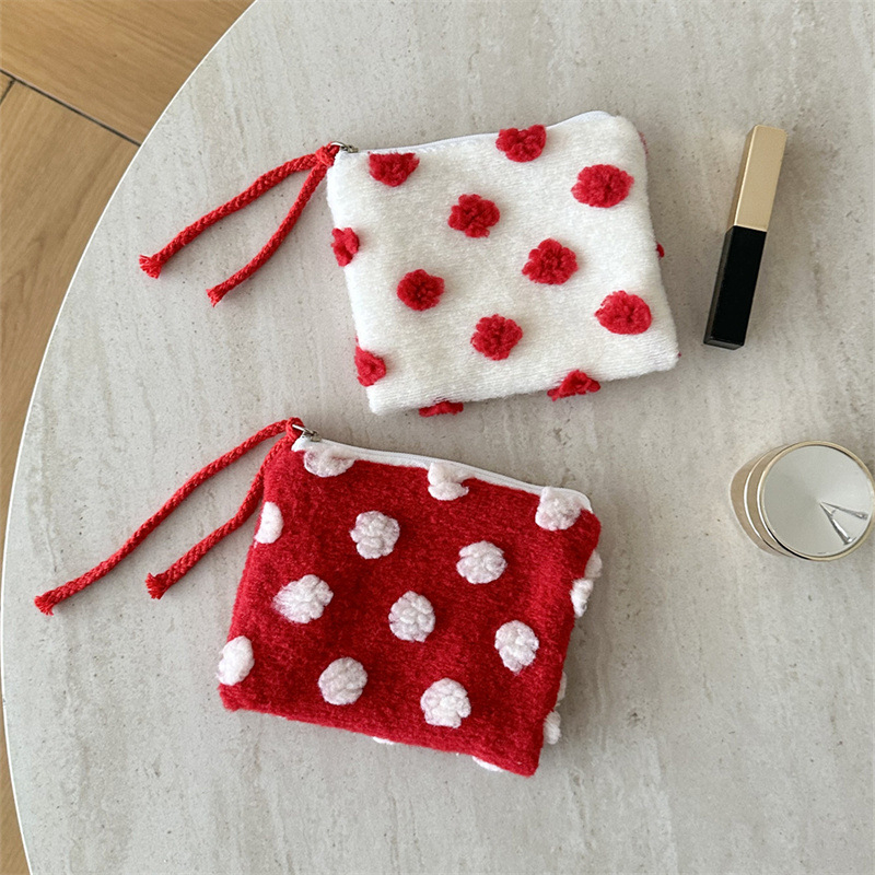 Sminkes neszesszer szív- és pöttyös mintával, poliészter, bélés vászon, cipzár, összecsukható