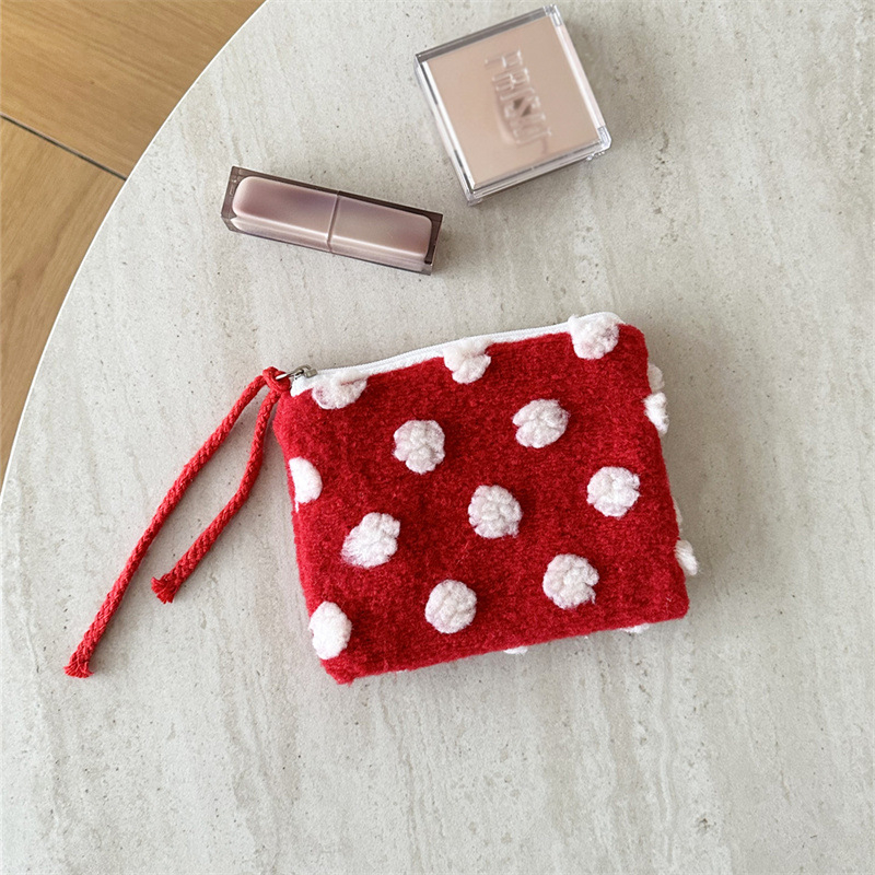 Sminkes neszesszer szív- és pöttyös mintával, poliészter, bélés vászon, cipzár, összecsukható