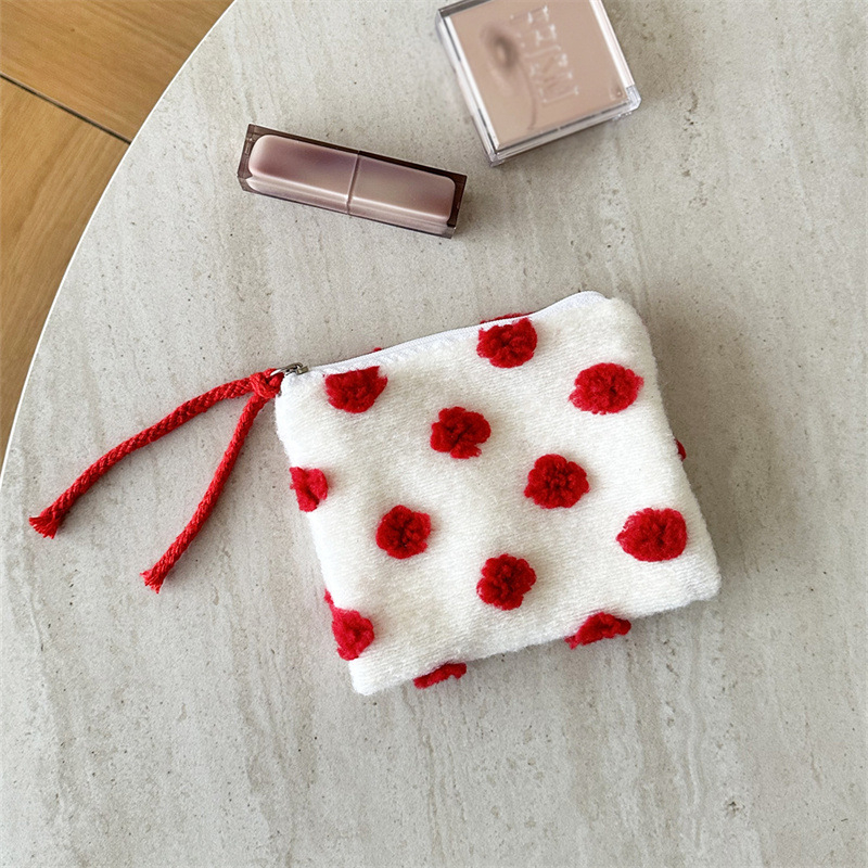 Sminkes neszesszer szív- és pöttyös mintával, poliészter, bélés vászon, cipzár, összecsukható