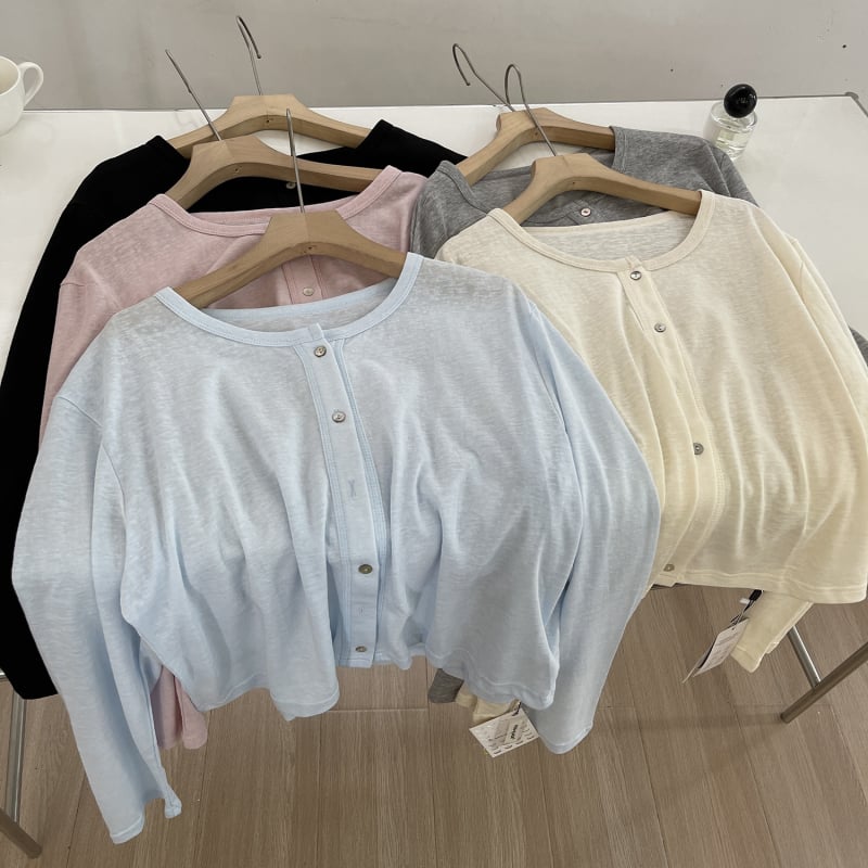 Kardigan od Tencel-lina s okruglim izrezom, jednostruko kopčanje, dugi rukavi, kratka duljina (40–50 cm) – lagani ljetni top