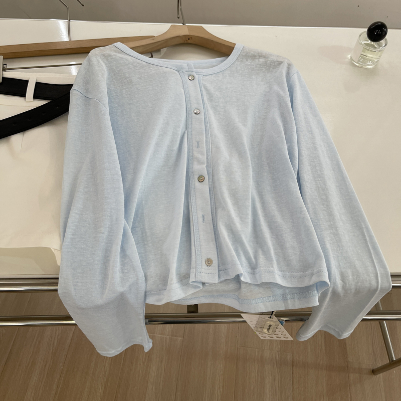Kardigan od Tencel-lina s okruglim izrezom, jednostruko kopčanje, dugi rukavi, kratka duljina (40–50 cm) – lagani ljetni top