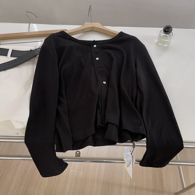 Kardigan od Tencel-lina s okruglim izrezom, jednostruko kopčanje, dugi rukavi, kratka duljina (40–50 cm) – lagani ljetni top