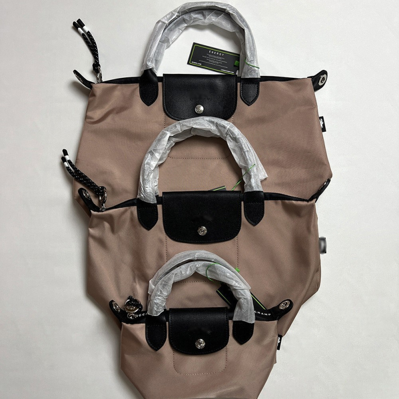 Unisex torba od prave kože u obliku dumplinga sa flap zatvaračem, velika kapaciteta; unutarnji džepovi za telefon, dokumente, laptop i kameru