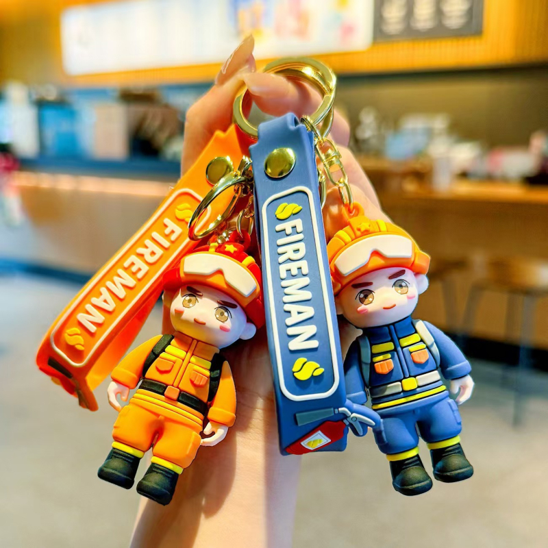 Karikatúra kulcstartó – forgalmi rendőr, tűzoltó medve, autómedál (PVC anyag; kulcstartó; ajándék)