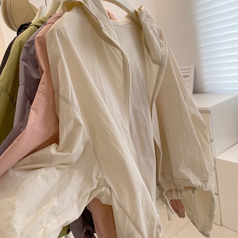 Дамско слънцезащитно яке, тънък полиестер, UPF50+, дълги ръкави, цип отпред, къс стил (40–50 см), лято 2025