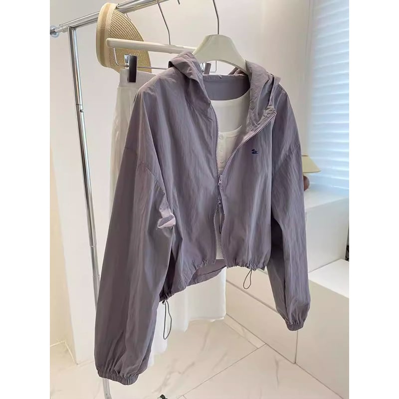 Дамско слънцезащитно яке, тънък полиестер, UPF50+, дълги ръкави, цип отпред, къс стил (40–50 см), лято 2025