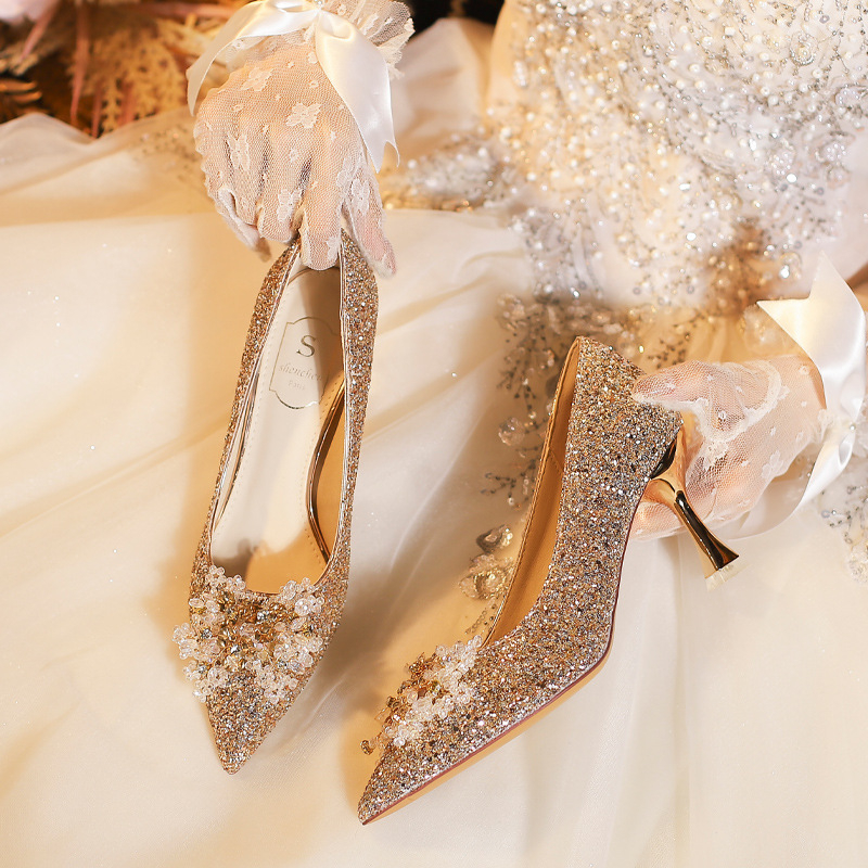 Vjenčane cipele s oštrim vrhom, stiletto peta, visina pete 6–8 cm, niska gornja linija, PU uložak