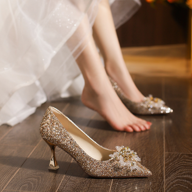 Vjenčane cipele s oštrim vrhom, stiletto peta, visina pete 6–8 cm, niska gornja linija, PU uložak