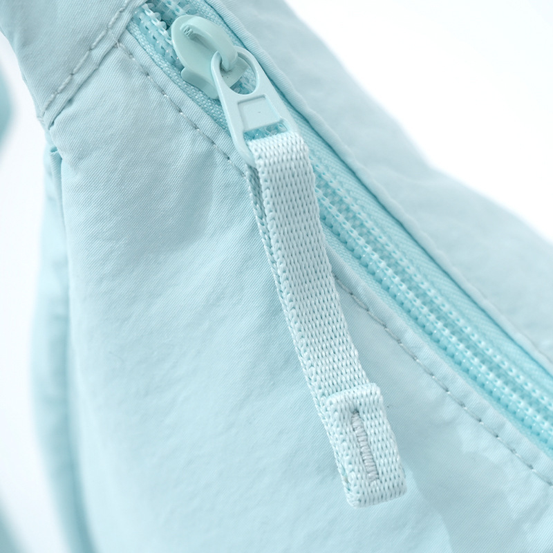 Najlon crossbody torba za svakodnevnu uporabu, velika zapremina, Underarm stil, Dumpling oblik, zatvaranje zipom, unutarnja džep za telefon, podstava od poliestera, jedna naramenica