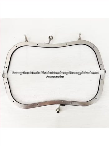 Taškové hardvér — rám s otvorom na skrutku, 27 vydlbené pásy, vyrazená guľová hlava, dizajn bucket-ear. Materiál: železo. Kód produktu: 000306. Haowen luggage accessories factory. Jeseň 2024. Doplnky na tašky.