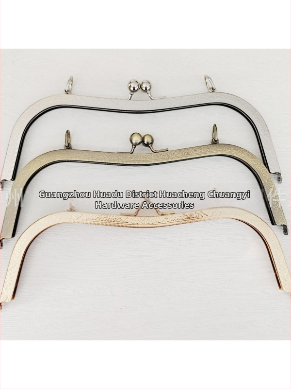 Taškové hardvér — rám s otvorom na skrutku, 27 vydlbené pásy, vyrazená guľová hlava, dizajn bucket-ear. Materiál: železo. Kód produktu: 000306. Haowen luggage accessories factory. Jeseň 2024. Doplnky na tašky.