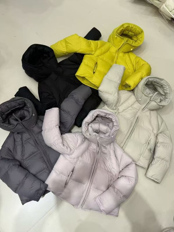 SEVEN TEARS Dámska pérová bunda s kapucňou, Výplň kačací páper 51–55%, Materiál: polyester, Hmotnosť páperia 101–200 g, Elegantný mestský štýl