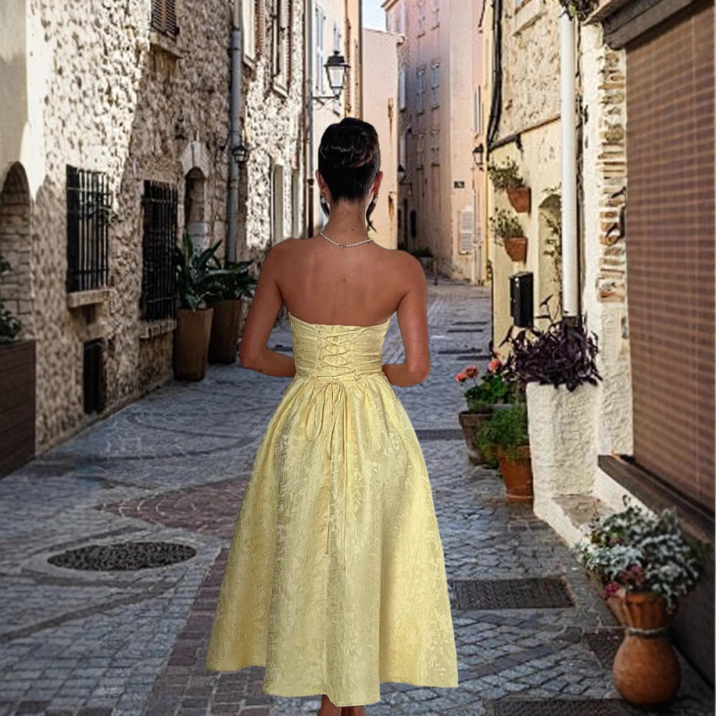 Haljina s tube-topom, jacquard satin, srednja duljina, visok struk, kroj princeze