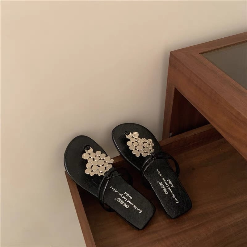 Ženske sandale s francuskim stilom, T-strap, PU gornji dio, gumeni đon, rhinestone ukrasi, ljetna dnevna obuća