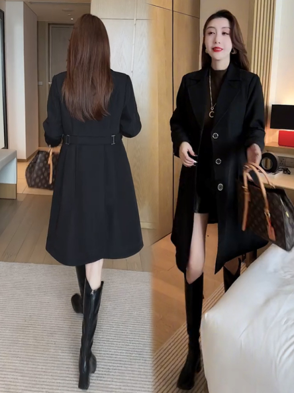 Dámska kapucňová vetrovka z polyesteru, stredná hrúbka, dlhé rukávy, zapínanie na jedno gombík