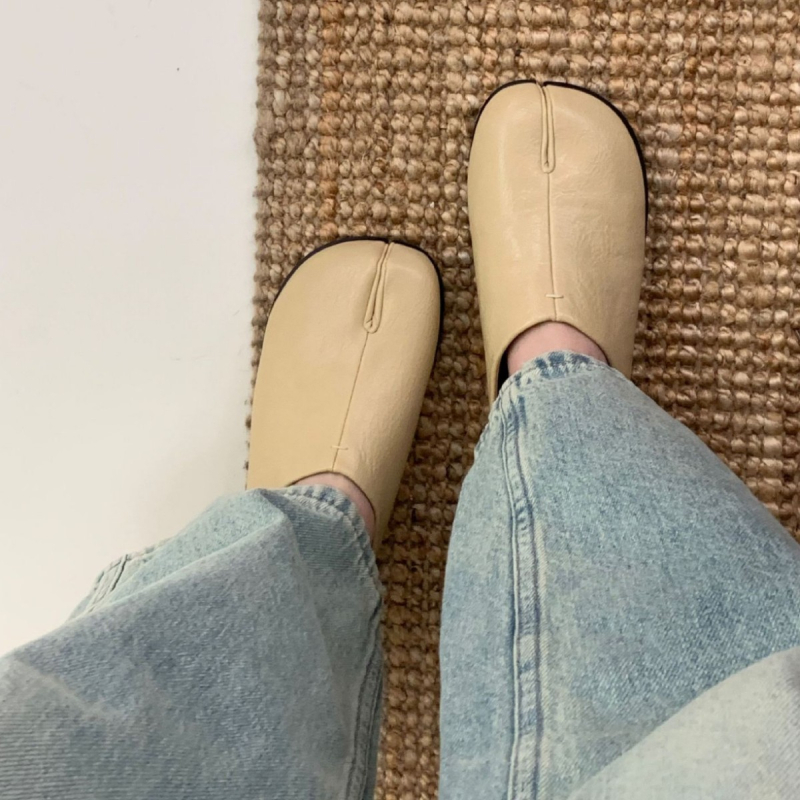Mule s zatvorenim prstom i podijeljenim prstom, slip-on, meka potplata, PU gornji dio — Ljeto 2025