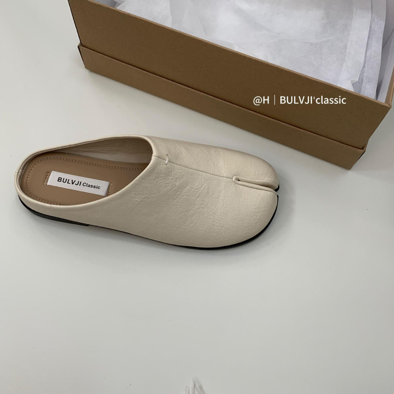 Mule s zatvorenim prstom i podijeljenim prstom, slip-on, meka potplata, PU gornji dio — Ljeto 2025
