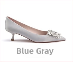 Γυναικείες γόβες με τετράγωνη αγκράβα, σατινένιο επάνω μέρος, μυτερό δάχτυλο, ψηλοί 6–8 cm, σόλα από καουτσούκ, πάτος από τεχνητό δέρμα