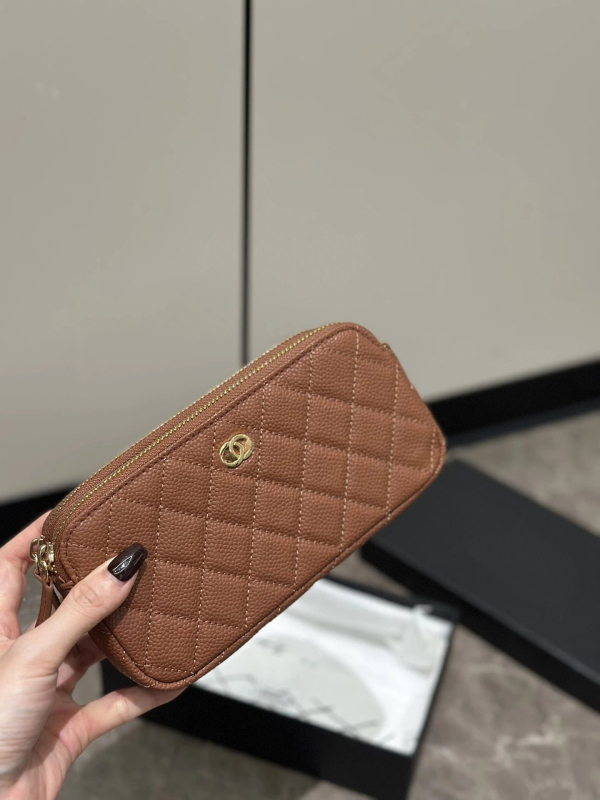 Kožna crossbody torbica s džepom za telefon, zatvoren otvor, horizontalni kvadratni oblik