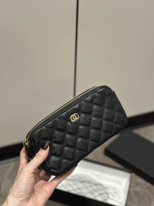 Kožna crossbody torbica s džepom za telefon, zatvoren otvor, horizontalni kvadratni oblik