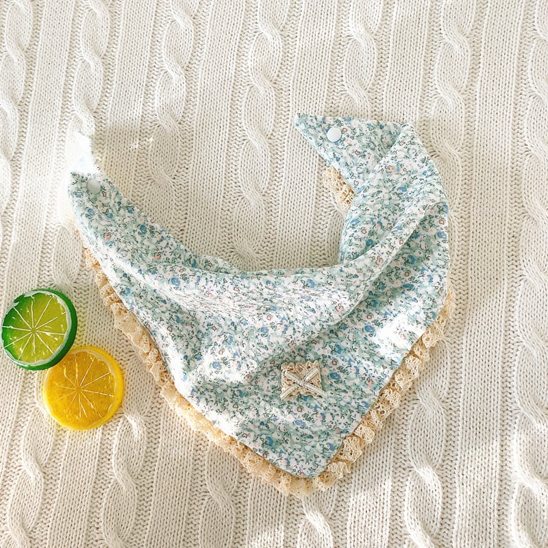 Bib pentru bebeluș din bumbac, triunghiular, închidere cu clips – stil prințesă