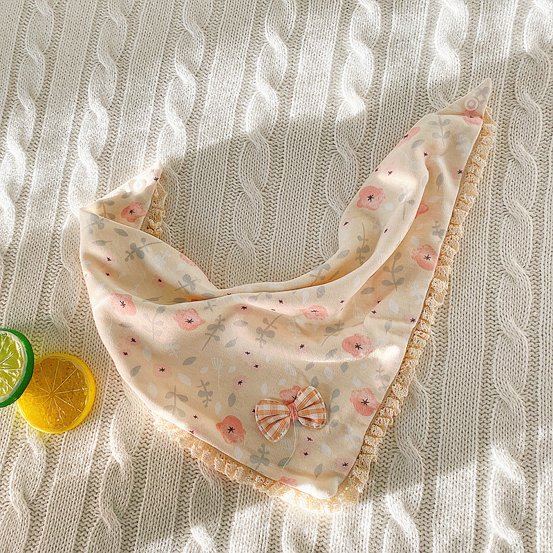 Bib pentru bebeluș din bumbac, triunghiular, închidere cu clips – stil prințesă