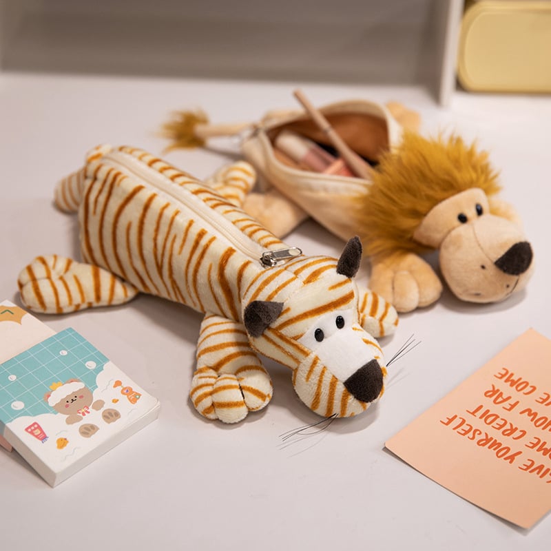 Плюшен животински калъф за моливи - куче, пълнеж от ПП памук, къс плюш, за възраст над 14 години