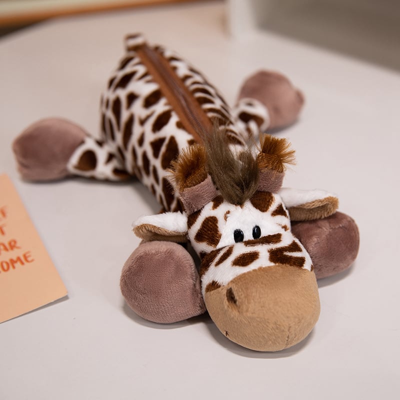 Плюшен животински калъф за моливи - куче, пълнеж от ПП памук, къс плюш, за възраст над 14 години