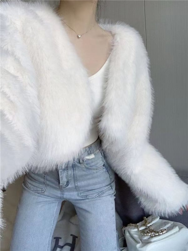 Palton din blană artificială - blană de vulpe falsă, croială scurtă, mâneci lungi, decolteu în V, toamnă 2024