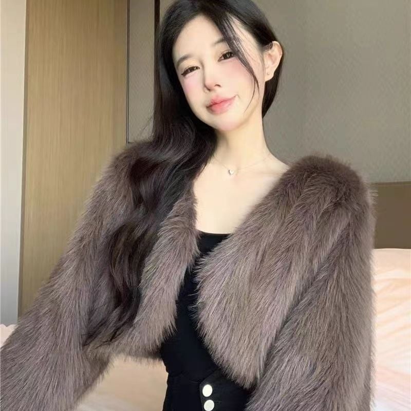 Palton din blană artificială - blană de vulpe falsă, croială scurtă, mâneci lungi, decolteu în V, toamnă 2024