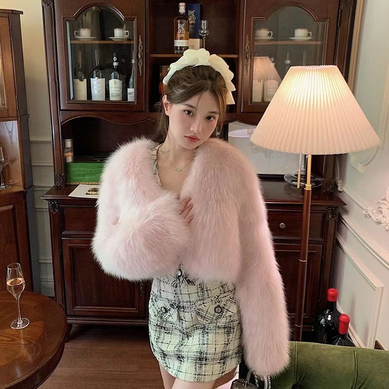 Palton din blană artificială - blană de vulpe falsă, croială scurtă, mâneci lungi, decolteu în V, toamnă 2024