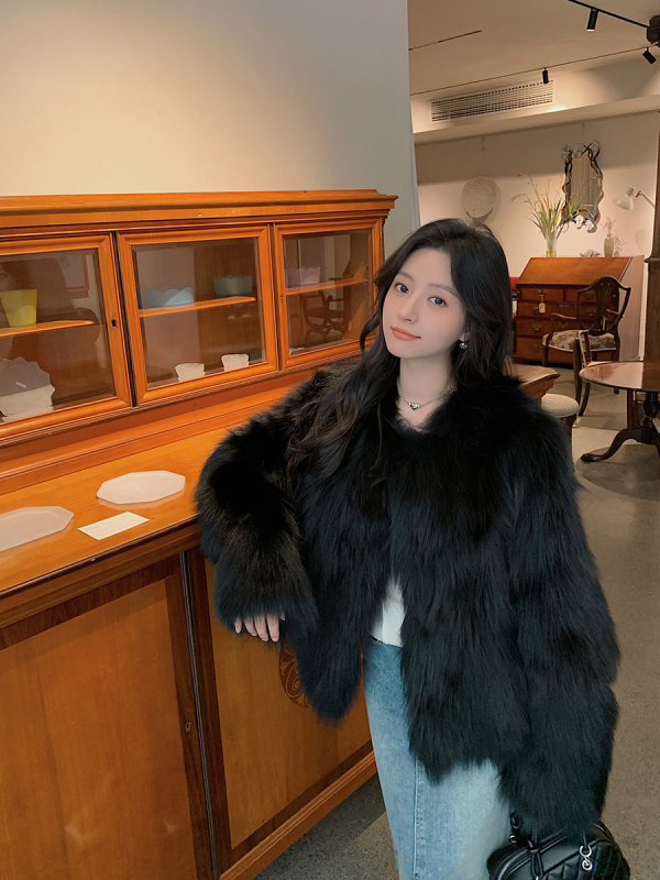 Palton din blană sintetică — mâneci lungi, guler rotund, iarnă 2024 (Material principal: blană sintetică; Sezon: iarnă 2024; Nume țesătură: blană artificială)