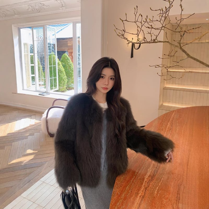 Palton din blană sintetică — mâneci lungi, guler rotund, iarnă 2024 (Material principal: blană sintetică; Sezon: iarnă 2024; Nume țesătură: blană artificială)