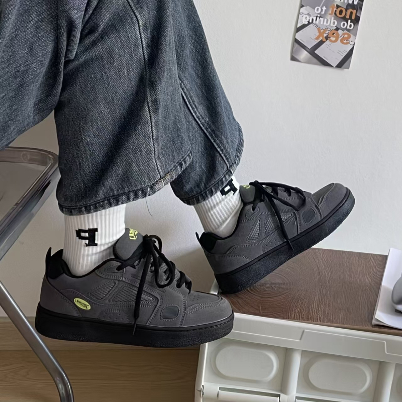 Pantofi sport casual din velur, unisex, model cu craniu, închidere cu șireturi, branț EVA, talpă din cauciuc