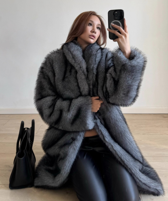 Jakna od umjetne krznene kože, duga verzija, rukavi 3/4, ovratnik od umjetne krzn, poliester, elegantan stil za žene