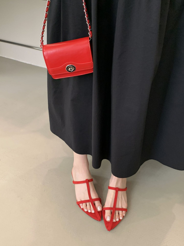 Ženske sandale s T-strap, oštar vrh, gornji dio od prave kože, uložak od prave kože, đon od gume