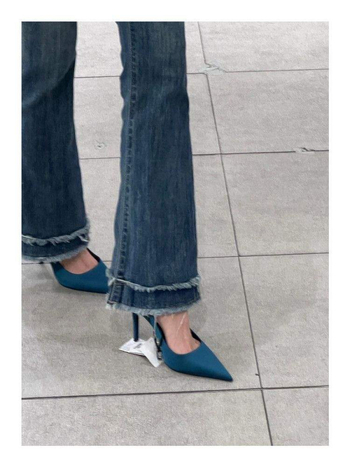 Satenski sandali s jednim remenom, otvoreni prsti, niski klin, slip-on