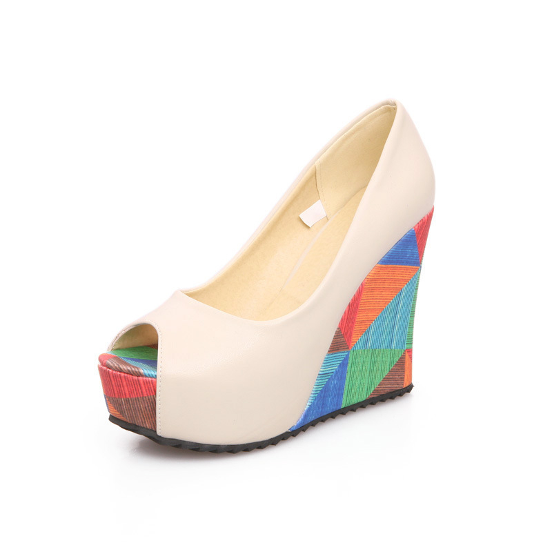 Sanda­le na platformi s otvorenim prstom u obliku riblje usta, gornji materijal Microfiber, potplat guma, unutarnji PU, stil ležeran (Upper: Microfiber; Toe: Fish-mouth; Sole: Rubber; Interior: PU; Style: Leisure)