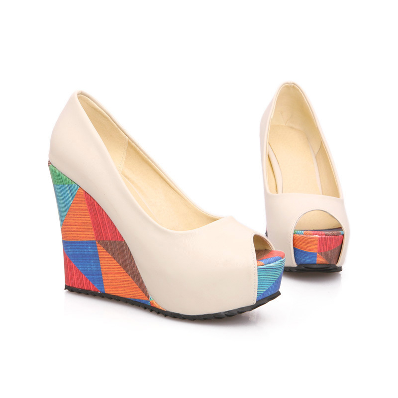 Sanda­le na platformi s otvorenim prstom u obliku riblje usta, gornji materijal Microfiber, potplat guma, unutarnji PU, stil ležeran (Upper: Microfiber; Toe: Fish-mouth; Sole: Rubber; Interior: PU; Style: Leisure)