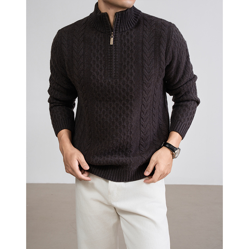 100% gyapjúból készült teljes testű kábeles kötésű pulóver jacquard mintával, cipzárral és fél magas gallérral, 7-gauge vastagság