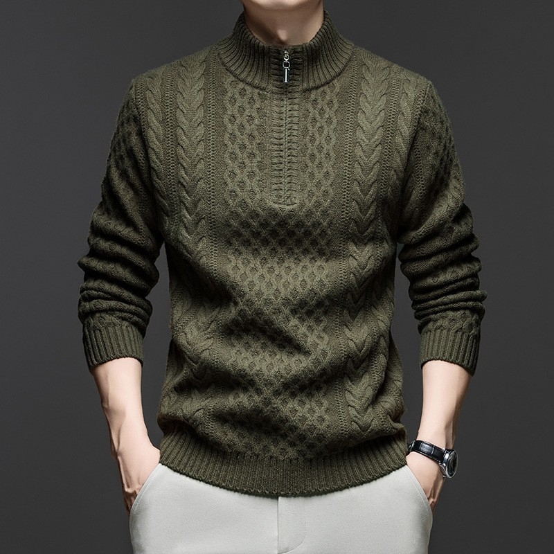 100% gyapjúból készült teljes testű kábeles kötésű pulóver jacquard mintával, cipzárral és fél magas gallérral, 7-gauge vastagság