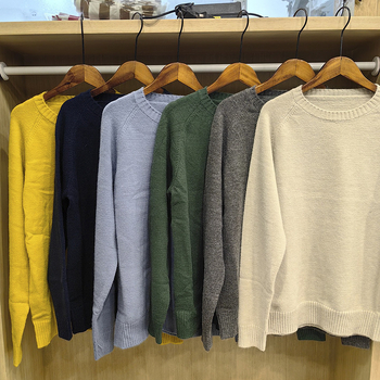 Αναπνεύσιμο ακρυλικό μείγμα (30%), χαλαρή γραμμή, στρογγυλός λαιμός, μακριά μανίκια, ριβέν τελείωμα, αστικό στυλ φθινόπωρο 2024