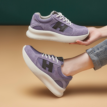 Női vastagtalpú tornacipő fűzőkkel – magasságot növelő, kerek orr, gumi talp