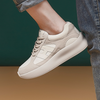 Női vastagtalpú tornacipő fűzőkkel – magasságot növelő, kerek orr, gumi talp