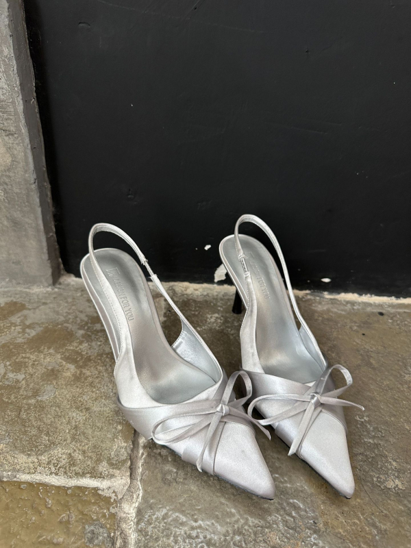 Sandale cu toc înalt, vârf ascuțit, cu funda (Material exterior: Super fiber; Material interior: Super fiber; Talpă: Cauciuc; Forma vârfului: Ascuțit; Sezon: Vara 2025)